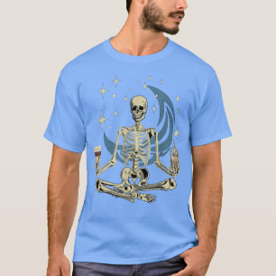 Skelett macht Yoga und trinkt Kaffee Funny Medi T-Shirt