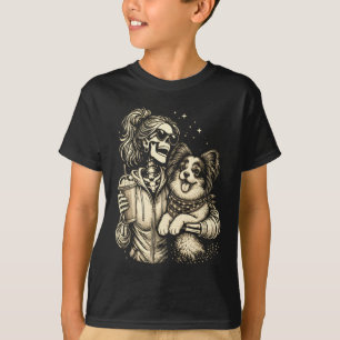 Skelett-Mädchen umarmt Papillon-Hund Süßer Kaffee T-Shirt