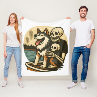 Skelett mit Hund auf einem gespenstischen See Horr Fleecedecke