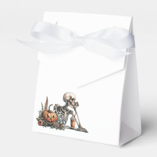 Skelett mit Kürbis und trinken. Halloween Geschenkschachtel