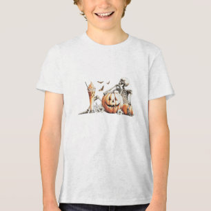 Skelett mit Kürbis und trinken. Halloween. Tri-Blend Shirt