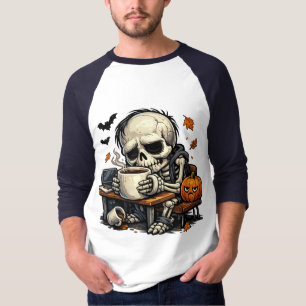Skelett nippt an herbstlichem Gebräu T-Shirt
