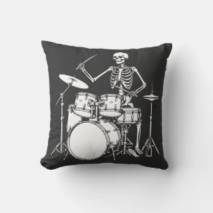 Skelett spielt Schlagzeug in einer Rockband Kissen