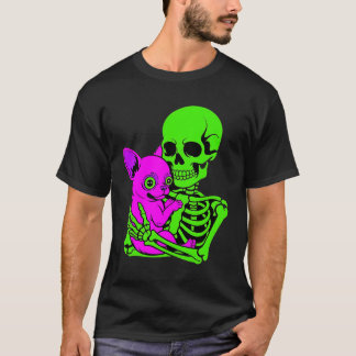 Skelett umarmender Chihuahua | Süßer gruseliger Hu T-Shirt