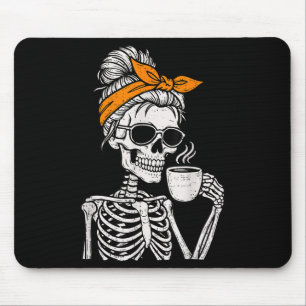 Skelett-Unordentlicher-Bun-Trinkt-Kaffee-Halloween Mousepad