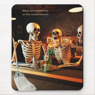 Skelette an einer Bar Mousepad