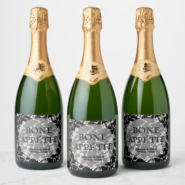 Skelette auf dem Etikett "Black Sparkling Wine" (Flaschen)