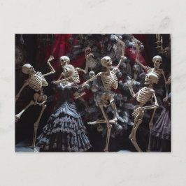 Skelette tanzen um den Weihnachtsbaum Postkarte