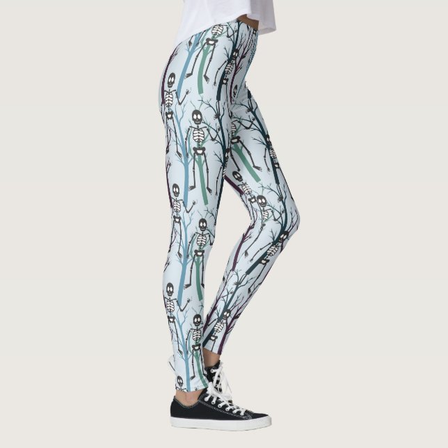 Skelette und tote Bäume auf blau Leggings (Rechts)