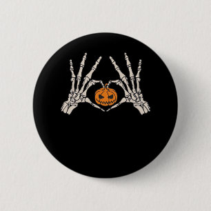 Skeletthand Herz und Kürbiskugel Funny Skull Hallo Button