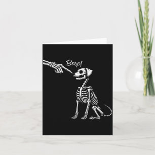 Skeletthand streichelt Hund süßer Welpe Halloween Karte