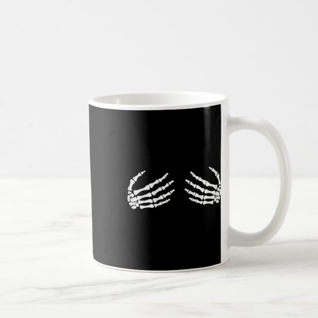 Skeletthandschuhe auf Brustkorb - Hexengeschenk Kaffeetasse (Rechts)