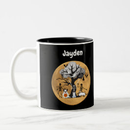 Skelettwandern mit ihren Hunden in Kostümen Zweifarbige Tasse