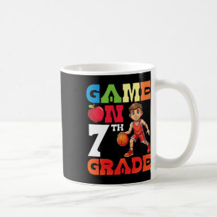 Sketll-Spieler-Schüler spielt Schulspiel in der 7. Kaffeetasse