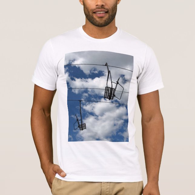 Ski-Aufzug und Himmel T-Shirt (Vorderseite)
