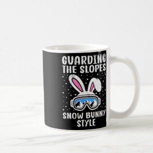 Ski-Lehrer bewacht die Hänge im Snow Bunny-Stil Sk Kaffeetasse