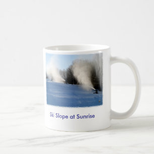 Ski-Steigung am Sonnenaufgang Kaffeetasse