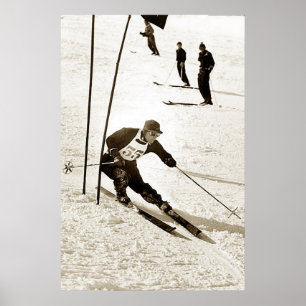 Ski-trägt laufendes Slalom-Skifahren Poster