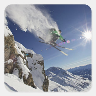 Skier in Midair Quadratischer Aufkleber