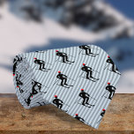 Skier - Skilauf für Männer - Schneesport Thema - G Krawatte<br><div class="desc">Fun Ski themed Action Typ trifft zeitlos diagonale Streifen in dieser Krawatte Design. Snowsport-Fans von der Piste zum Boardroom mit einer Kombination des Skifahrers vor dem gestreiften Hintergrund. Die Silhouette zeigt eine Figur auf Skiern mit Pfosten, die einen roten Winterhut tragen und sich in einer abschüssigen Pose befindet. Sie können...</div>