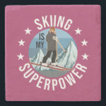 Skifahren ist meine Supermacht Steinuntersetzer<br><div class="desc">Funny Winter Ski Sport Illustration,  zeigt Berggrafik und eine Frau auf Ski,  und das Sprichwort: Ski ist meine Supermacht und kleine Sterne. Dies ist das ideale Geschenk für alle,  die Ski fahren,  Berge und Wintersport Lieben.</div>