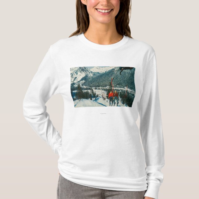Skifahrer auf dem ChairliftSnoqualmie Durchlauf, T-Shirt (Vorderseite)
