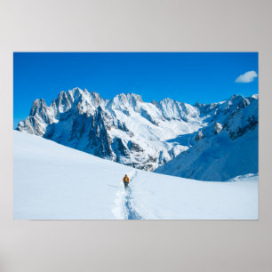 Skifahrer auf Snowy-Berg Vista Poster
