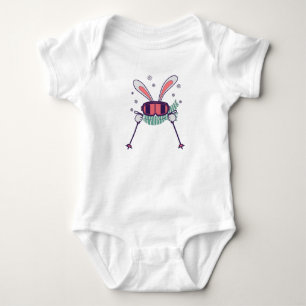 Skihasen mit Skistöcken und Schal Baby Strampler