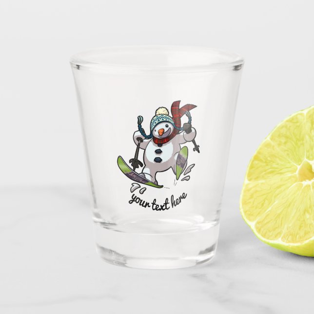 Skiing Snowman in Wooly Weihnachtshut Cartoon Schnapsglas (Vorderseite)