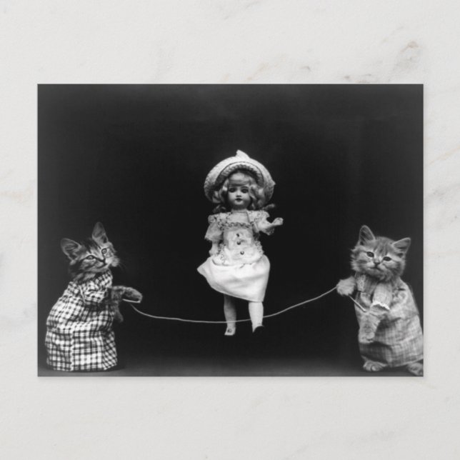 Skipping Doll & Kittens Postkarte (Vorderseite)