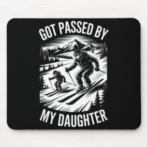 Skivater von Tochter gefahren Lustige Skifamilie Mousepad