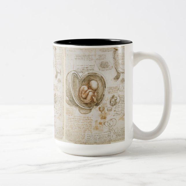Skizze des Fötusses durch Leonardo da Vinci Zweifarbige Tasse (Rechts)