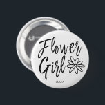 Skript-Art-kundenspezifische Hochzeit des Button<br><div class="desc">Machen Sie Ihr Blumenmädchengefühl besonders speziell mit diesem Name-Blumen-Mädchenknopf.

Er kennzeichnet die Wörter "Blumenmädchen" in einem eleganten Skriptarttext. Unter dieses ist eine Stelle für ihren Namen oder Initialen.</div>