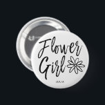 Skript-Art-kundenspezifische Hochzeit des Button<br><div class="desc">Machen Sie Ihr Blumenmädchengefühl besonders speziell mit diesem Name-Blumen-Mädchenknopf.
Er kennzeichnet die Wörter "Blumenmädchen" in einem eleganten Skriptarttext. Unter dieses ist eine Stelle für ihren Namen oder Initialen.</div>