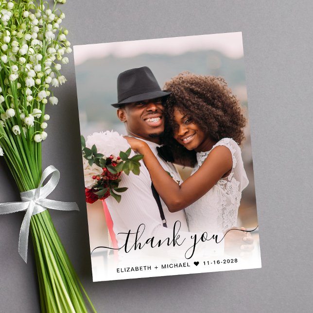 Skript-Foto-Overlay-Hochzeit Dankeskarte (Celebrate your love story with a thank you card showcasing your favorite wedding day photo)