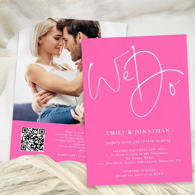 Skript Wir machen Foto QR Code Hot Pink Hochzeit Einladung (Front and Back View)