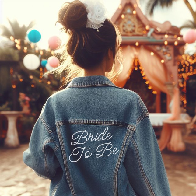 Skriptbrücke zu sein jeansjacke (cute girl on her bachelorette party wearing a denim jacket with the wording "bride to be")