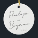 Skripthandschrift Schwarz-weißes Hochzeitsszenario Keramik Ornament<br><div class="desc">Minimalistische moderne Schrift-Handschrift Schwarz-Weiß-Hochzeit-Keramik Ornament mit Foto</div>