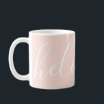 Skriptname Chi personalisierte Mug-Pastel-Pfirsich Kaffeetasse<br><div class="desc">Pastellrosa/pfirsichfarbene Tasse mit einem individuelle Name in einem modernen,  eleganten Drehbuch-Schriftart. Wunderbar als Geburtstag,  Hauswärme oder Brautmagazin.</div>