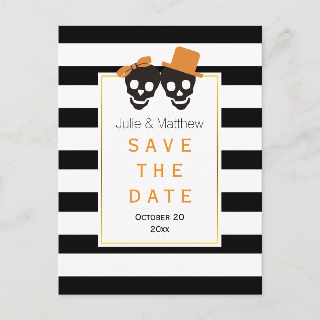 Skull Ehepaar Halloween Hochzeit Save the Date Ankündigungspostkarte (Vorderseite)