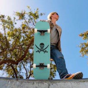 SKULL ET CROSSBONES PIRATE SKATEBOARD