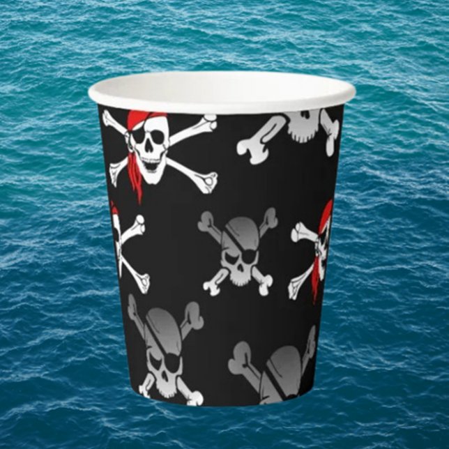 Skull in Knochen Schwarzes Party Piraten Papier Cu Pappbecher (Perfect for beverages or use these as party favors for your Pirate Party.)
