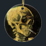 Skull mit brennender Zigarette von Vincent van Gog Keramikornament<br><div class="desc">Skull with Burning Cigarette von Vincent van Gogh ist ein Vintager Post-Impressionismus der Kunst noch Leben Malerei. Ein Portrait über das Rauchen des menschlichen Skeletts. Ein tolles Bild für Raucher-Produkte. Rauchen tötet jedes Jahr 1000 Menschen, hilft jemandem, heute mit dem Rauchen aufzuhören. Ein tolles Bild für Halloween oder Día de...</div>