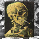 Skull mit brennender Zigarette von Vincent van Gog Mousepad<br><div class="desc">Skull with Burning Cigarette von Vincent van Gogh ist ein Vintager Post-Impressionismus der Kunst noch Leben Malerei. Ein Portrait über das Rauchen des menschlichen Skeletts. Ein tolles Bild für Raucher-Produkte. Rauchen tötet jedes Jahr 1000 Menschen, hilft jemandem, heute mit dem Rauchen aufzuhören. Ein tolles Bild für Halloween oder Día de...</div>