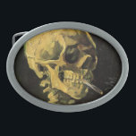 Skull mit brennender Zigarette von Vincent van Gog Ovale Gürtelschnalle<br><div class="desc">Skull with Burning Cigarette von Vincent van Gogh ist ein Vintager Post-Impressionismus der Kunst noch Leben Malerei. Ein Portrait über das Rauchen des menschlichen Skeletts. Ein tolles Bild für Raucher-Produkte. Rauchen tötet jedes Jahr 1000 Menschen, hilft jemandem, heute mit dem Rauchen aufzuhören. Ein tolles Bild für Halloween oder Día de...</div>