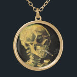Skull mit brennender Zigarette von Vincent van Gog Vergoldete Kette<br><div class="desc">Skull with Burning Cigarette von Vincent van Gogh ist ein Vintager Post-Impressionismus der Kunst noch Leben Malerei. Ein Portrait über das Rauchen des menschlichen Skeletts. Ein tolles Bild für Raucher-Produkte. Rauchen tötet jedes Jahr 1000 Menschen, hilft jemandem, heute mit dem Rauchen aufzuhören. Ein tolles Bild für Halloween oder Día de...</div>