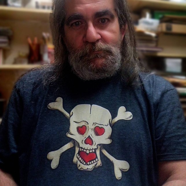 Skull mit Herz-T - Shirt (Von Creator hochgeladen)