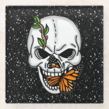 Skull mit Monarch Butterfly Schwarzer Hintergrund