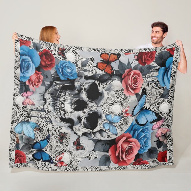 Skull mit Rose und Schmetterlinge Spitzen Hintergr Fleecedecke (Beispiel)