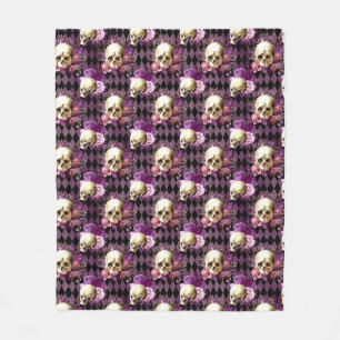 Skulls und Violett-Blume über Harlequin-Hintergru Fleecedecke